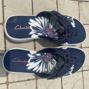 Clarks flip flops